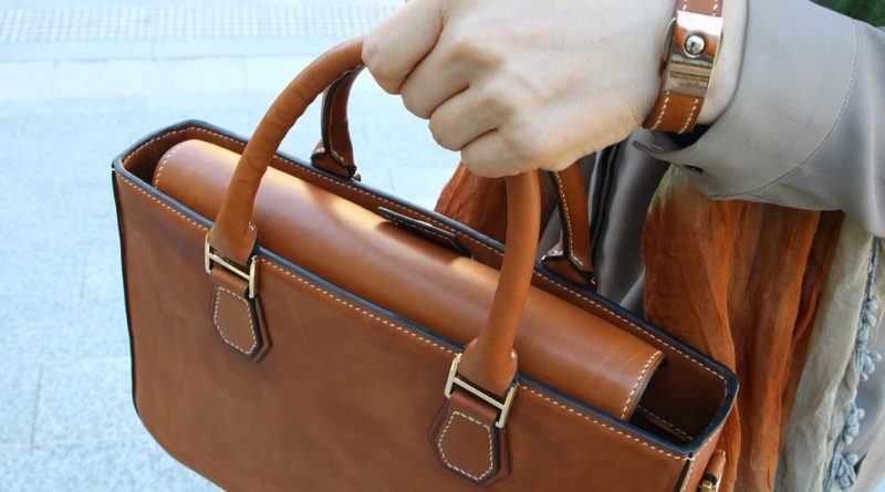 Jak poznat koženou kvalitní kabelku od nekvalitních kabelek?